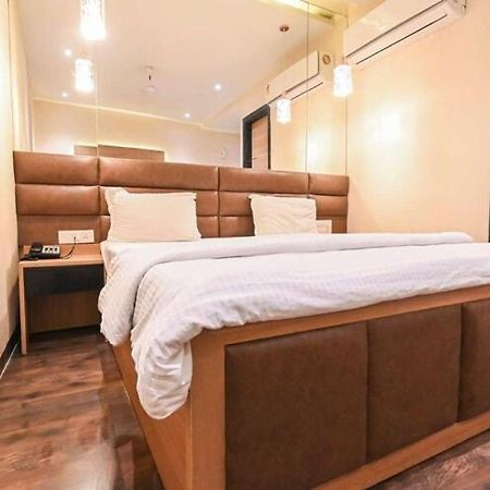 Solitaire Hotel New Delhi Exterior foto