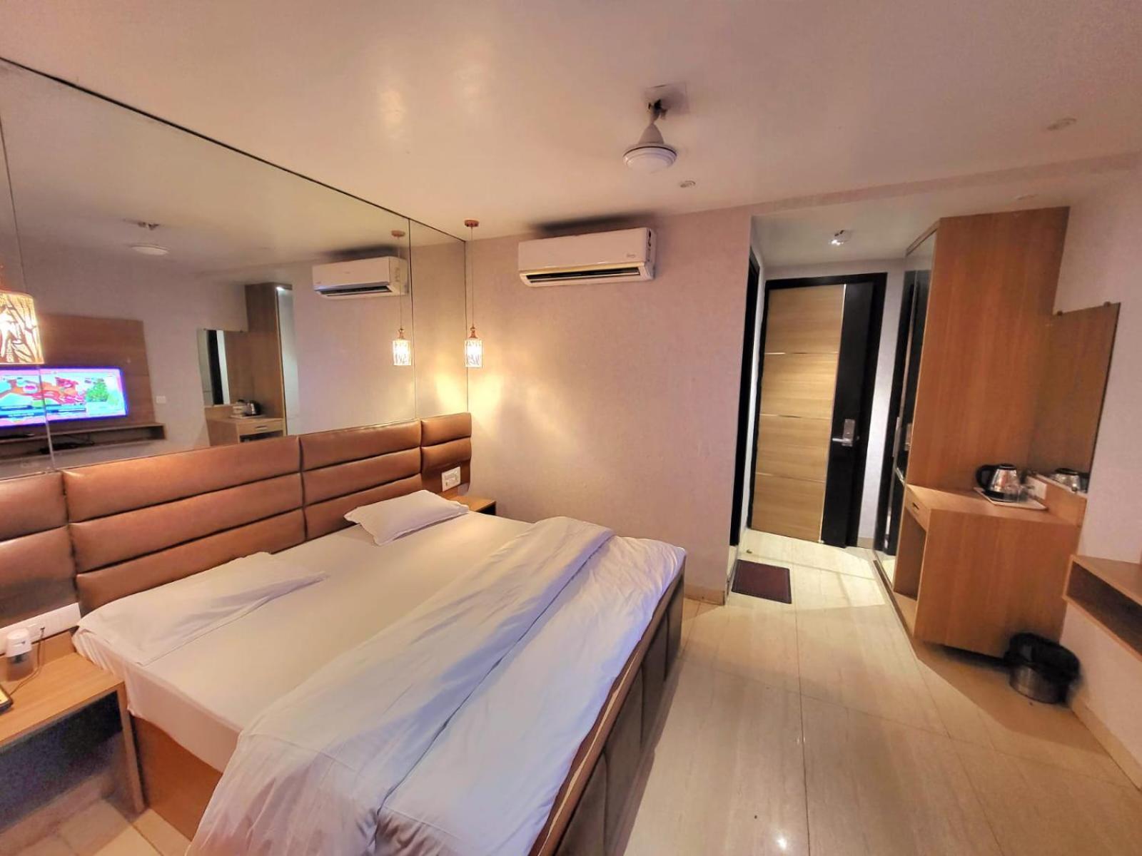 Solitaire Hotel New Delhi Exterior foto