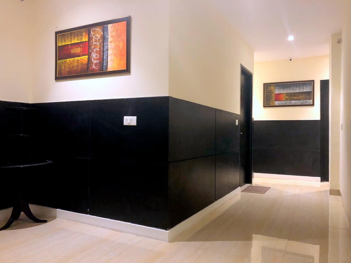 Solitaire Hotel New Delhi Exterior foto