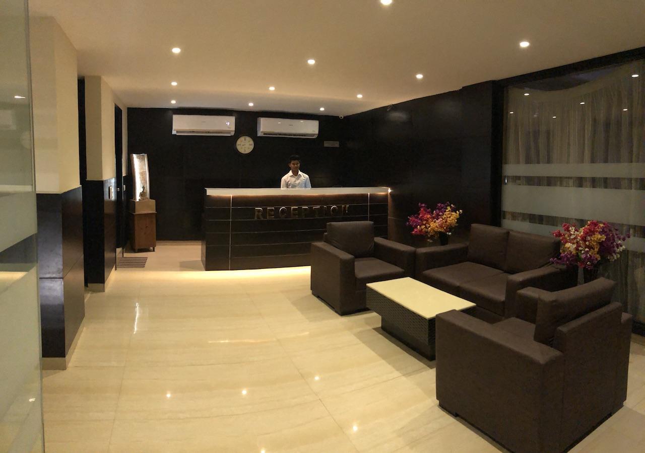 Solitaire Hotel New Delhi Exterior foto