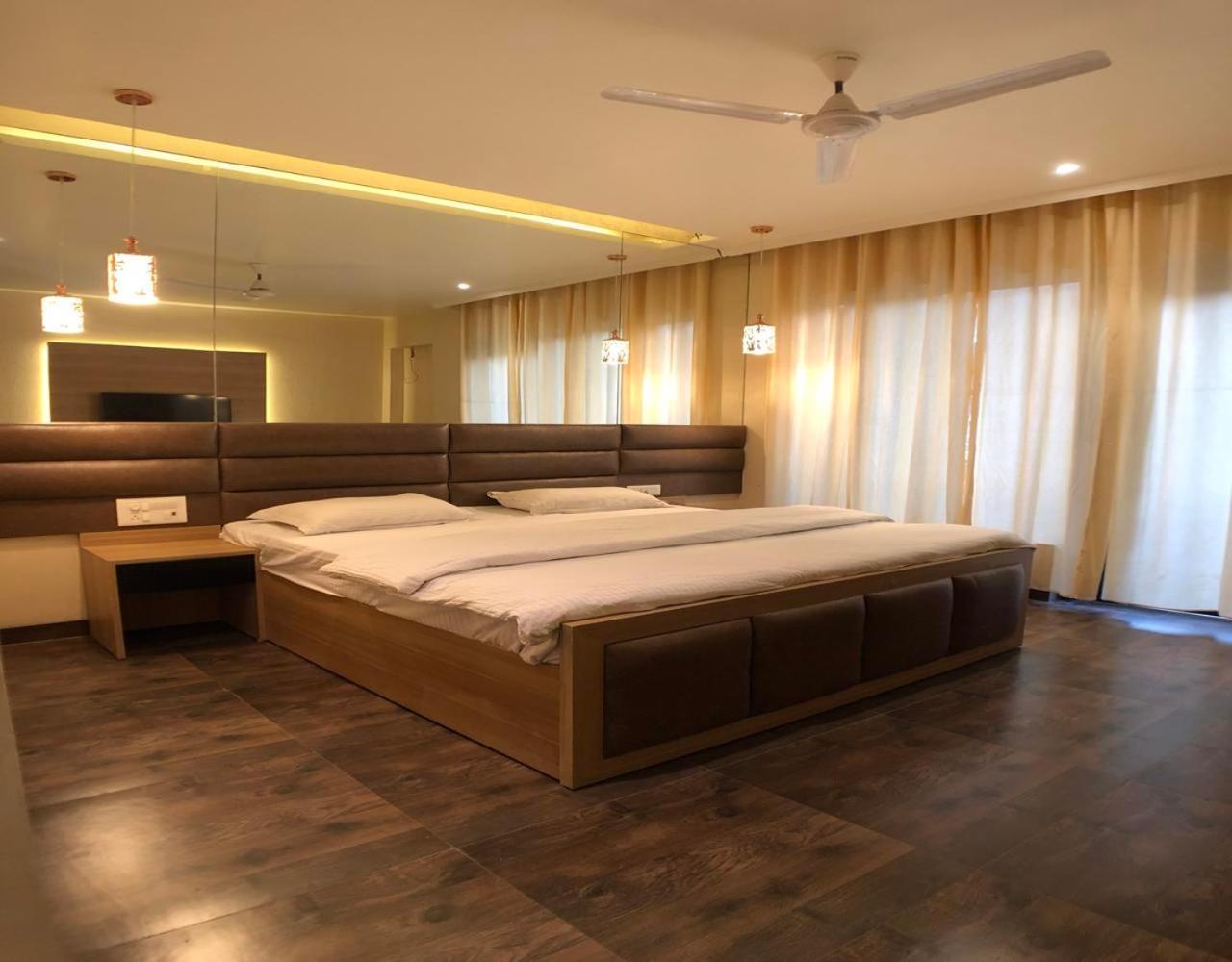 Solitaire Hotel New Delhi Exterior foto